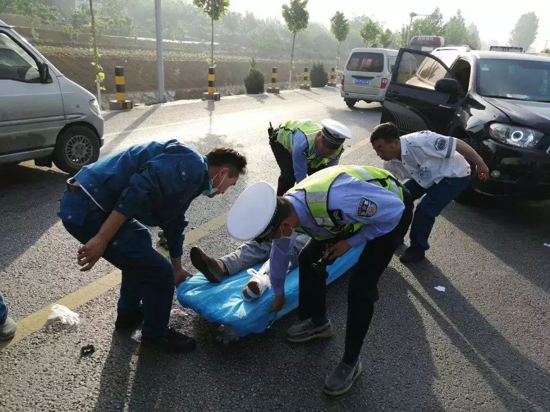 开车撞了人到底要不要垫付医药费,开车撞到人医药费要自己先垫付吗