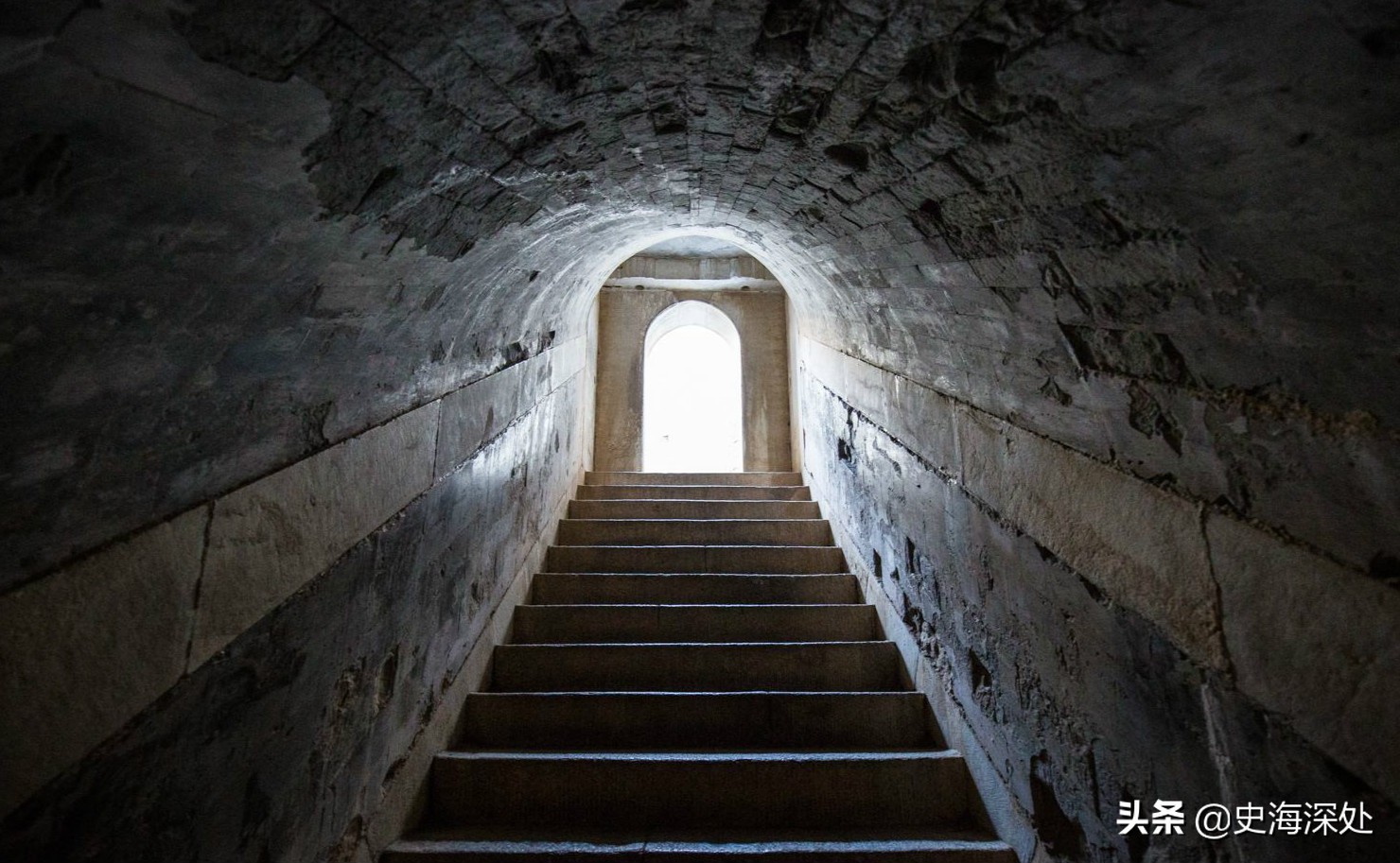 孙殿英盗墓跟慈禧过世相差多久,孙殿英盗墓时慈禧的尸体