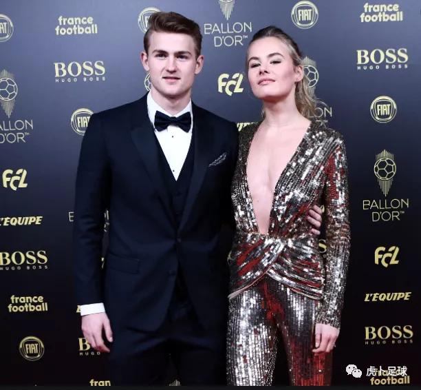 足球最深情的球员女友,足球运动员与球迷的暖心时刻