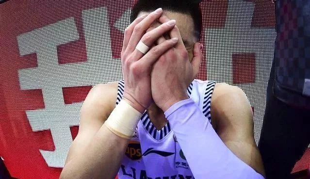 17岁代表国家队出战,17岁成为足球界的传奇