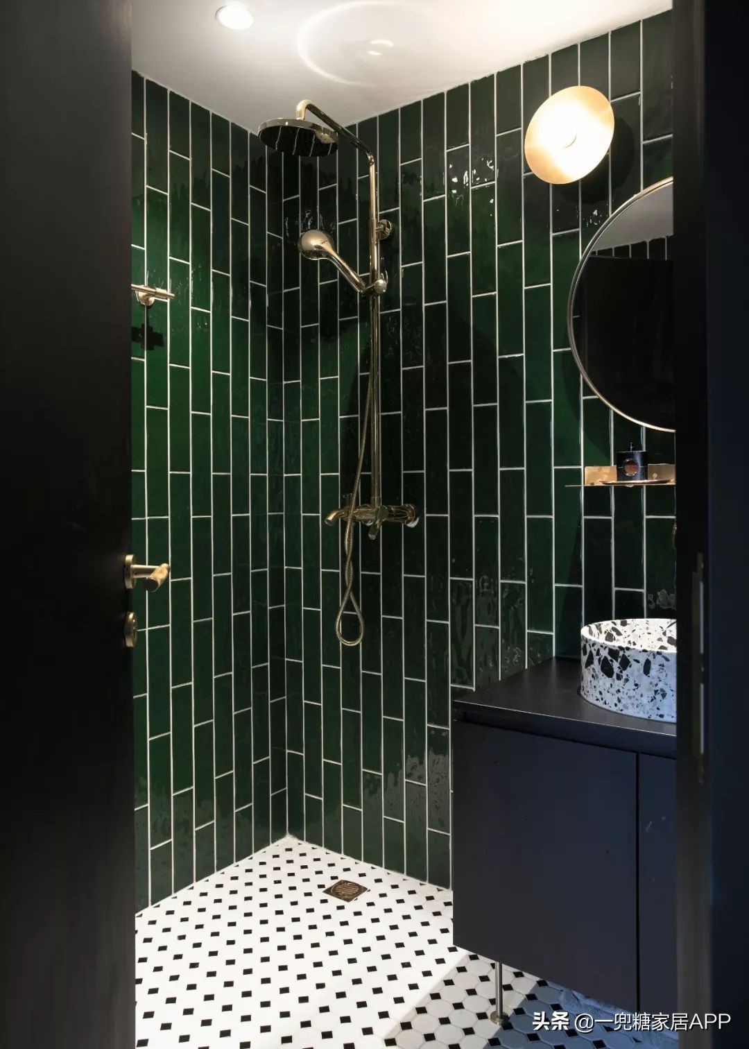 黑色直纹橱柜装修效果图,入门玄关橱柜效果图