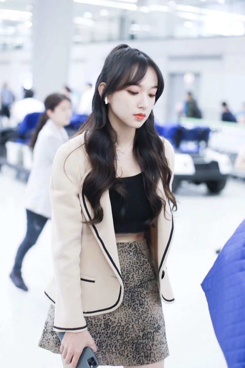 程潇微胖完整版,程潇穿绿色露腰上衣