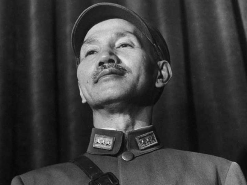 重庆谈判期间，毛主席一支烟让蒋介石后怕不已：此人不可轻视