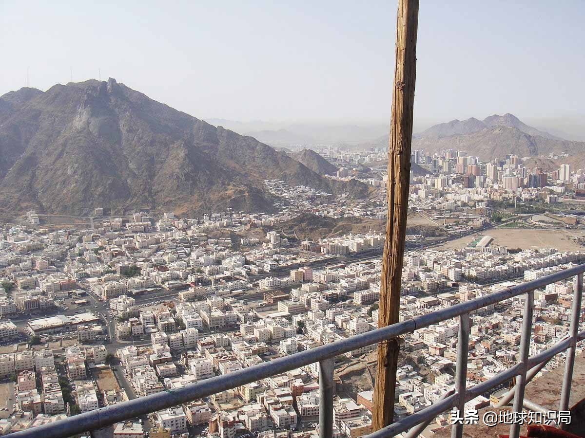 石油帝国遇袭!这个单一产业国家该何去何从|地球知识局