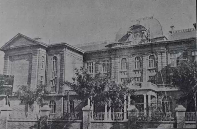 五大道上最漂亮的大学，竟已有九十八年历史，曾与天大、南开齐名