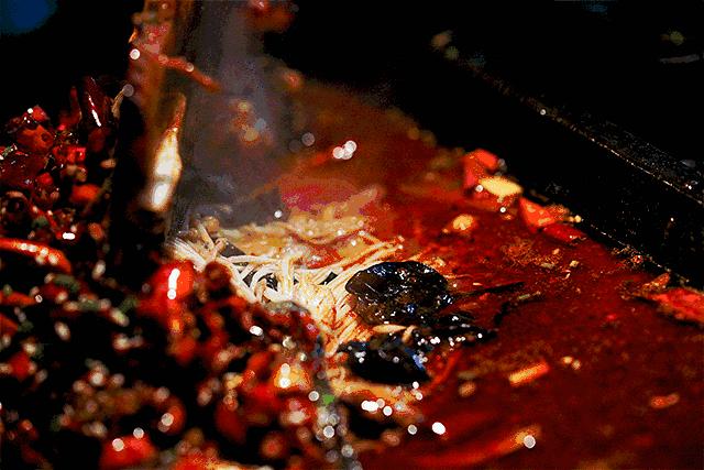 下饭神器即刻get，无锡舟边烤鱼，滋滋作响的暖冬美味