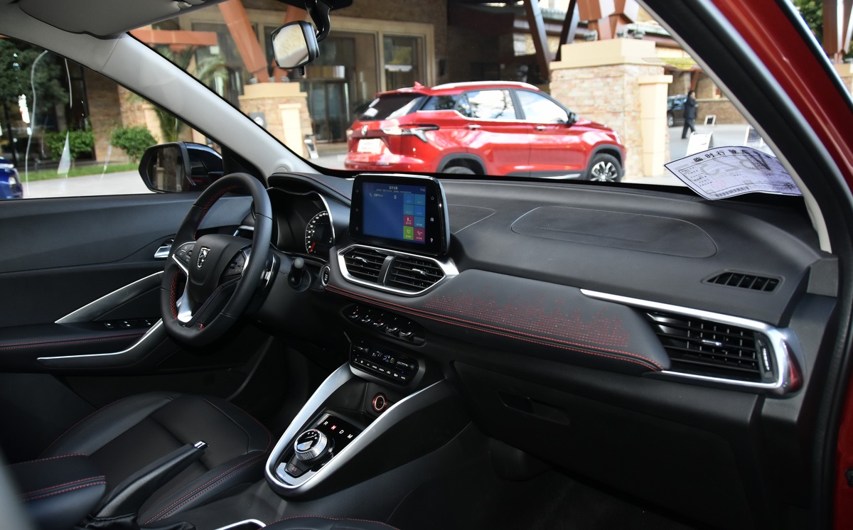 这款小型suv才是实用主义信赖首选,13万元预算买这款suv很靠谱