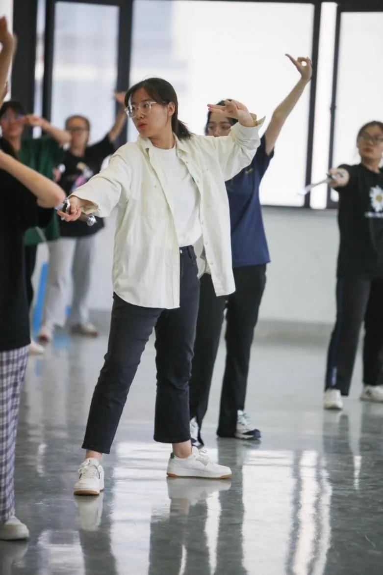 篮球足球排球台球网球,篮球足球羽毛球乒乓球排球图片