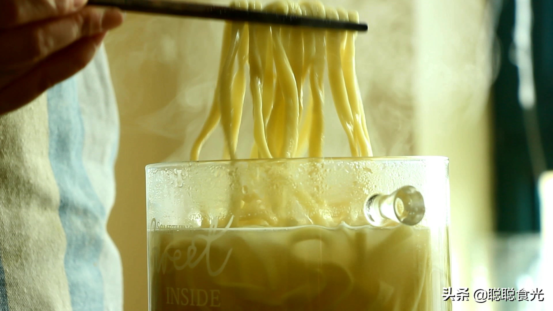 碱面手擀面怎么做劲道不断条,做手擀面放点什么筋道