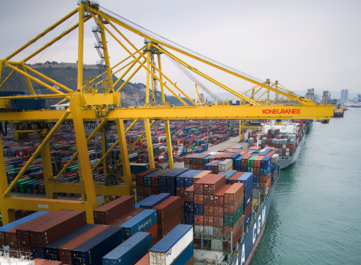 美国港口对中国造起重机很放心,中国造港口