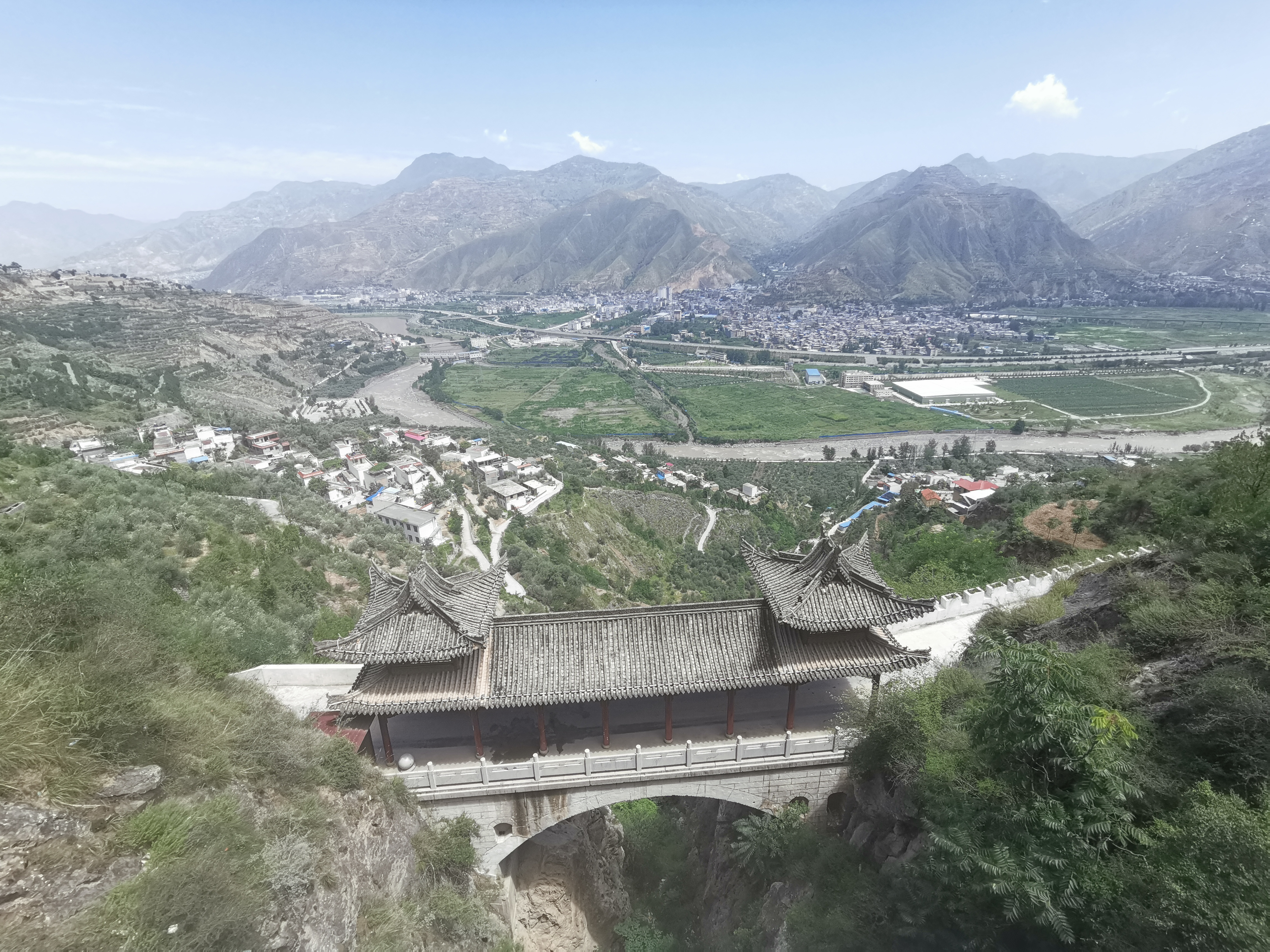 这个山洞可以装下万头大象？别瞎想，此“象”非彼“象”