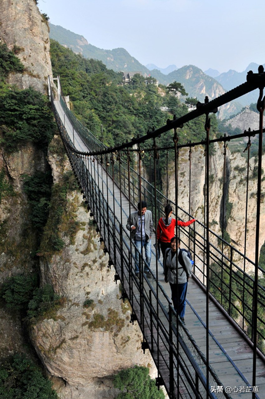 一座山可以用什么词来形容,形容一座山的风景词语