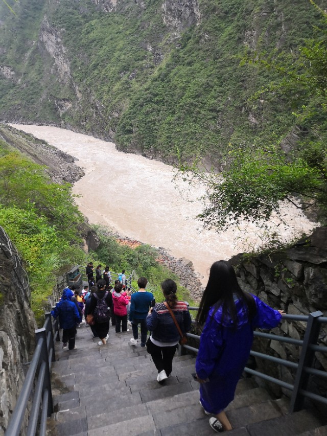 （二）虎跳峡：激越铿锵的震撼大片