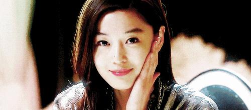 误闯爱丽丝仙境——这些彩妆单品够你美一整个春天不重样了