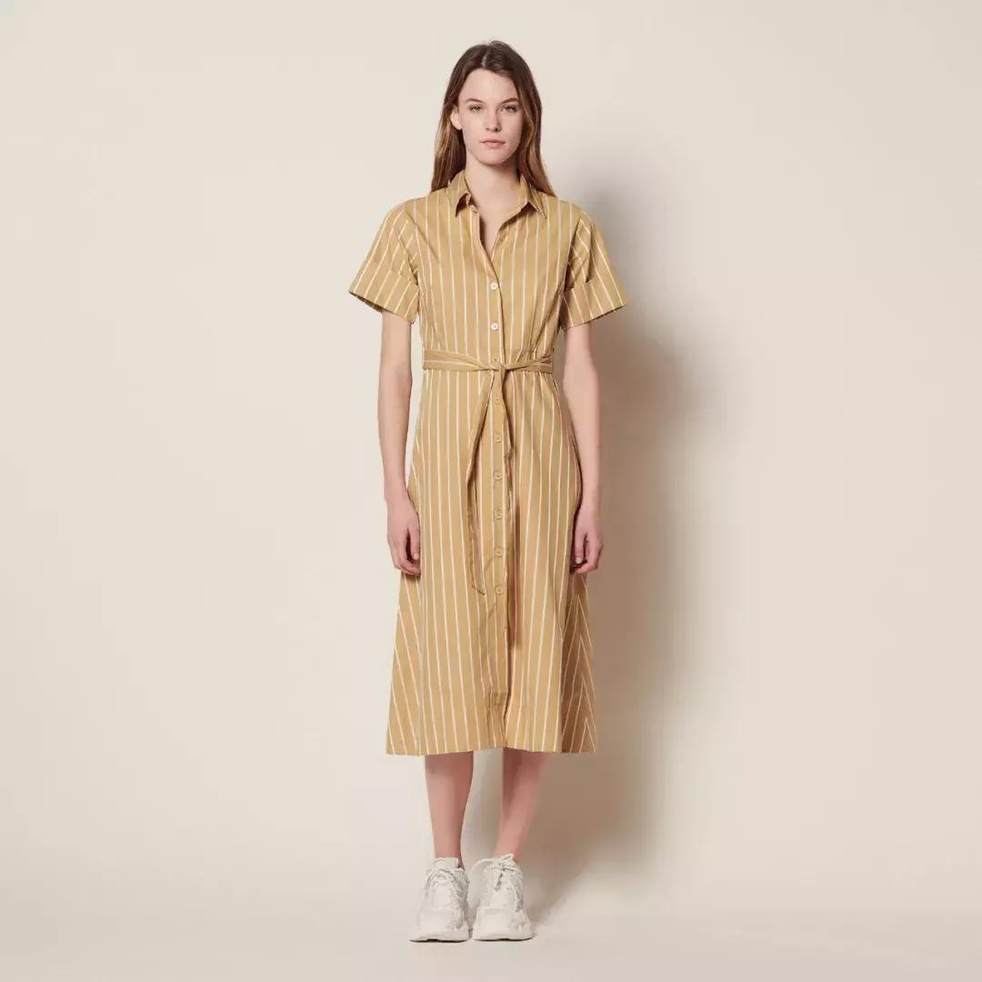 天气回暖怎么穿?裙子+运动鞋是时尚人群中热度最高的搭配法则