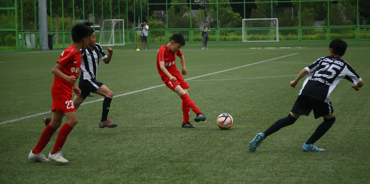 中韩国际青少年足球交流训练营,中韩足球青训比赛