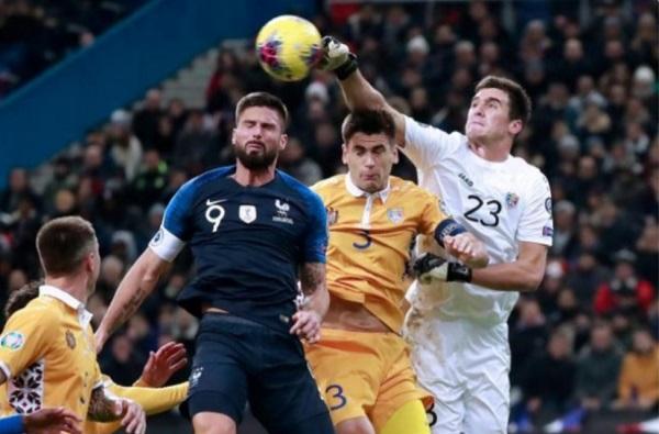 足球场上的激情与娘炮