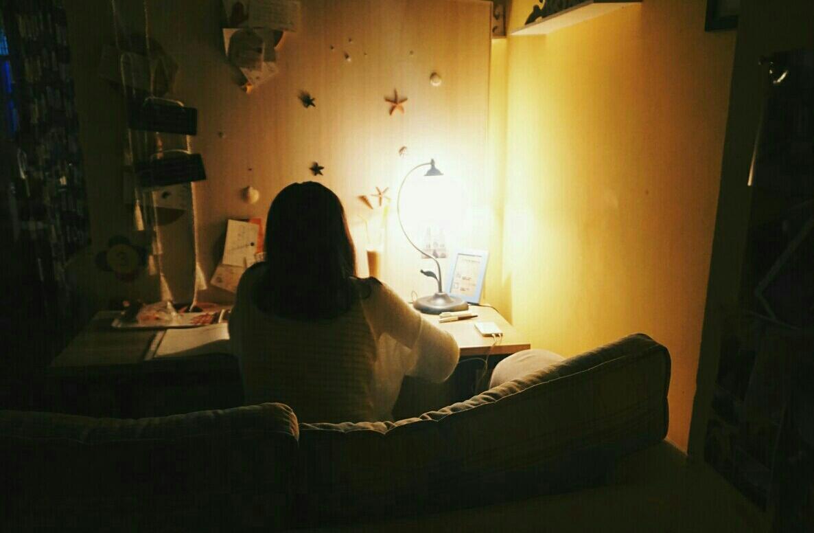 熬夜写作业和早起写作业哪个好,初中生作业写不完怎么复习预习