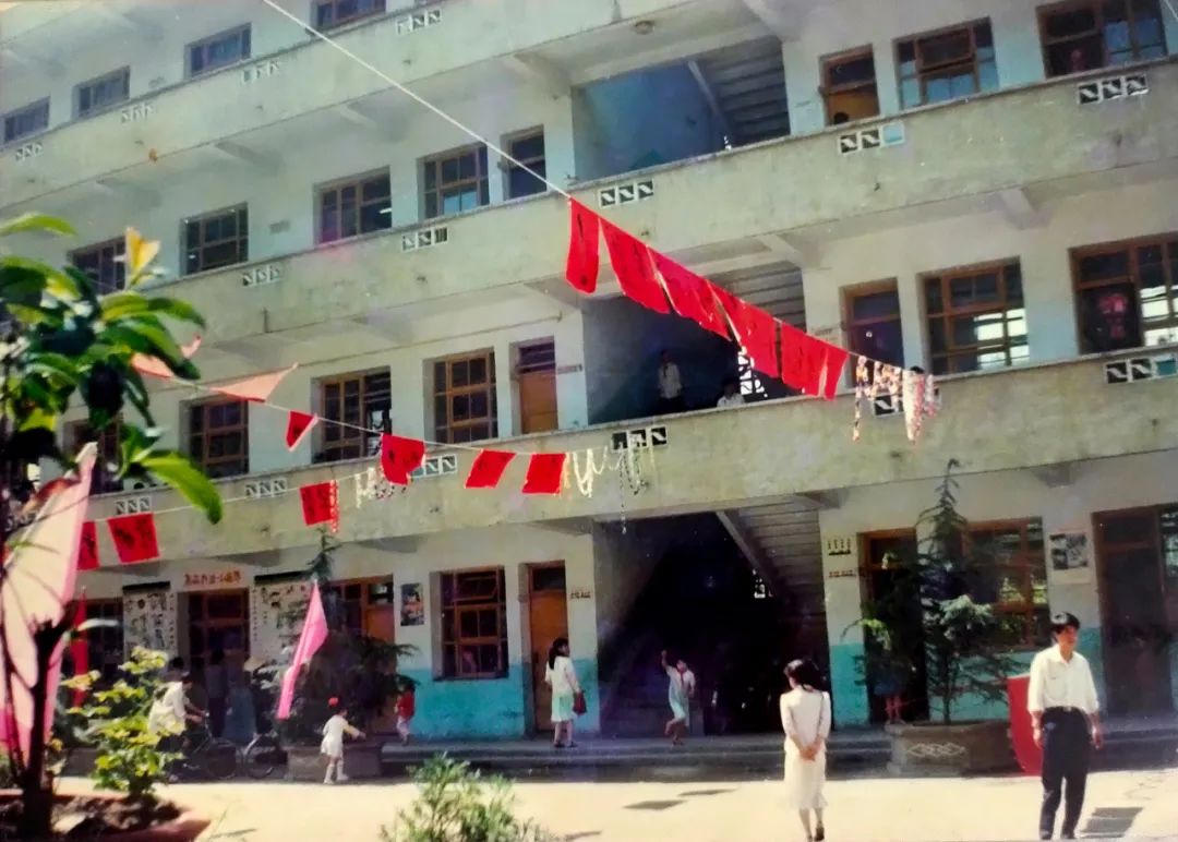 成都学校老照片,成都军区军医学校老照片