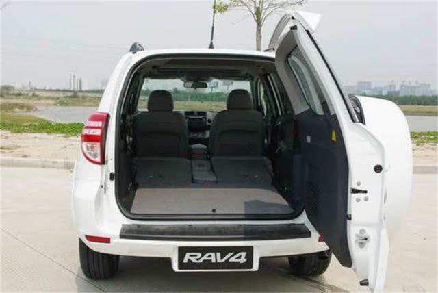 霸道和普拉多哪个值得入手,霸道和普拉多哪个更值得购买