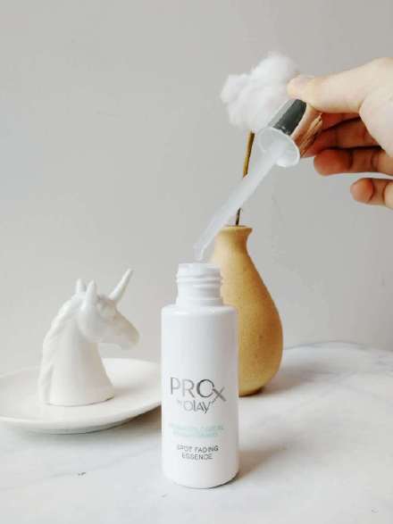 肖战变白的方法,肖战代言护肤品小白瓶的视频