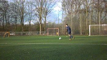 足球教程如何射力量球,左右开弓对手防不胜防