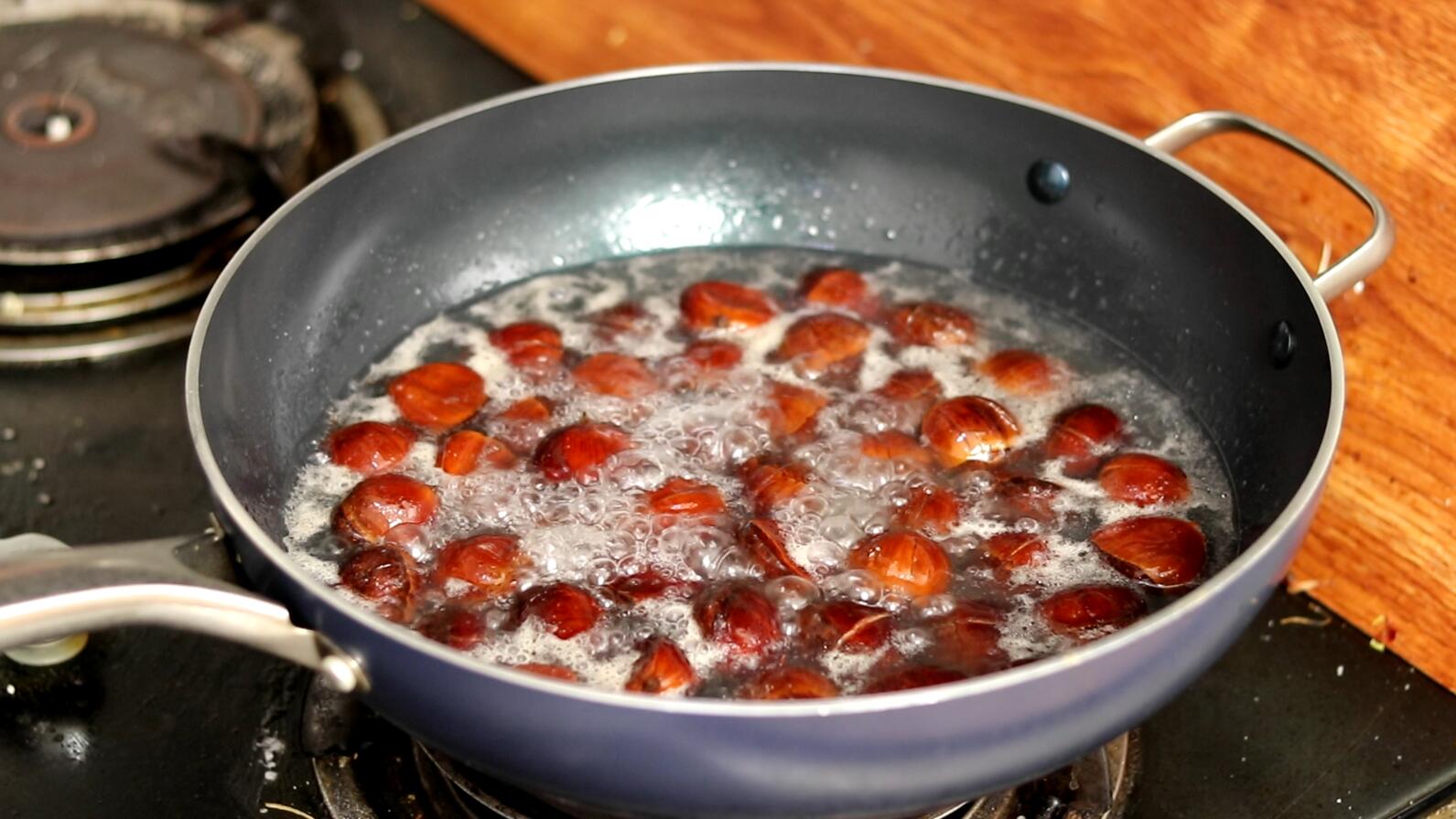 糖炒栗子好剥的关键,剥皮栗子怎么做出糖炒栗子的味道