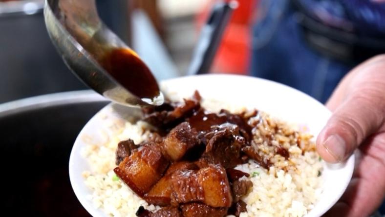 粒粒晶莹的“油炒饭”|新配方,老味道,这样的蛋炒饭你吃出回忆了吗?