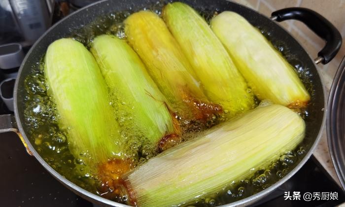 煮玉米水要不要没过,煮玉米只加清水