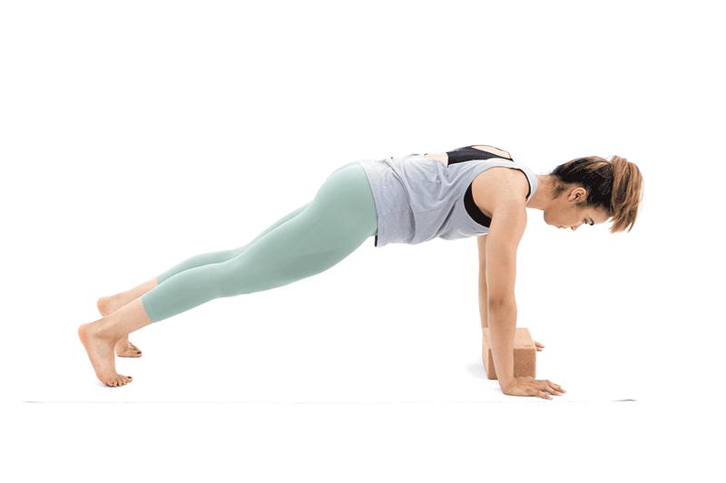 这10个动作用上瑜伽砖辅助，让你的核心更有力，练习更轻松