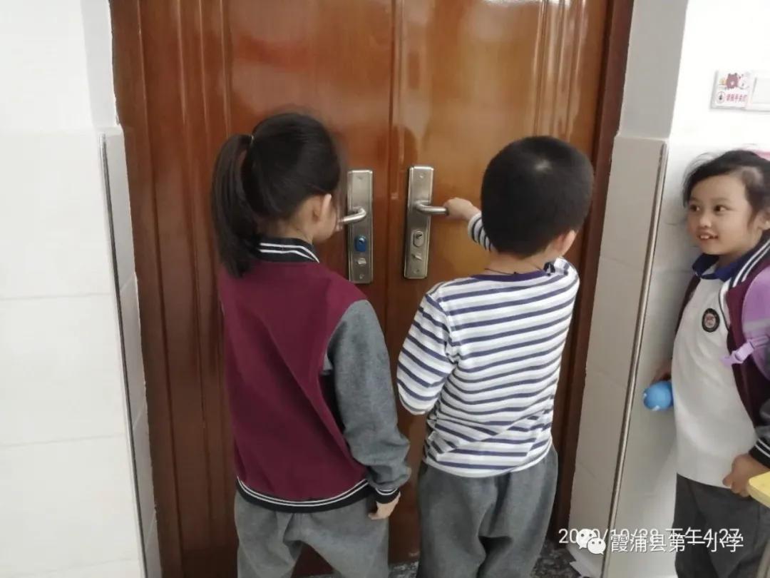 派出所开展防暴恐实战演习,反恐演练进校园警校携手护平安