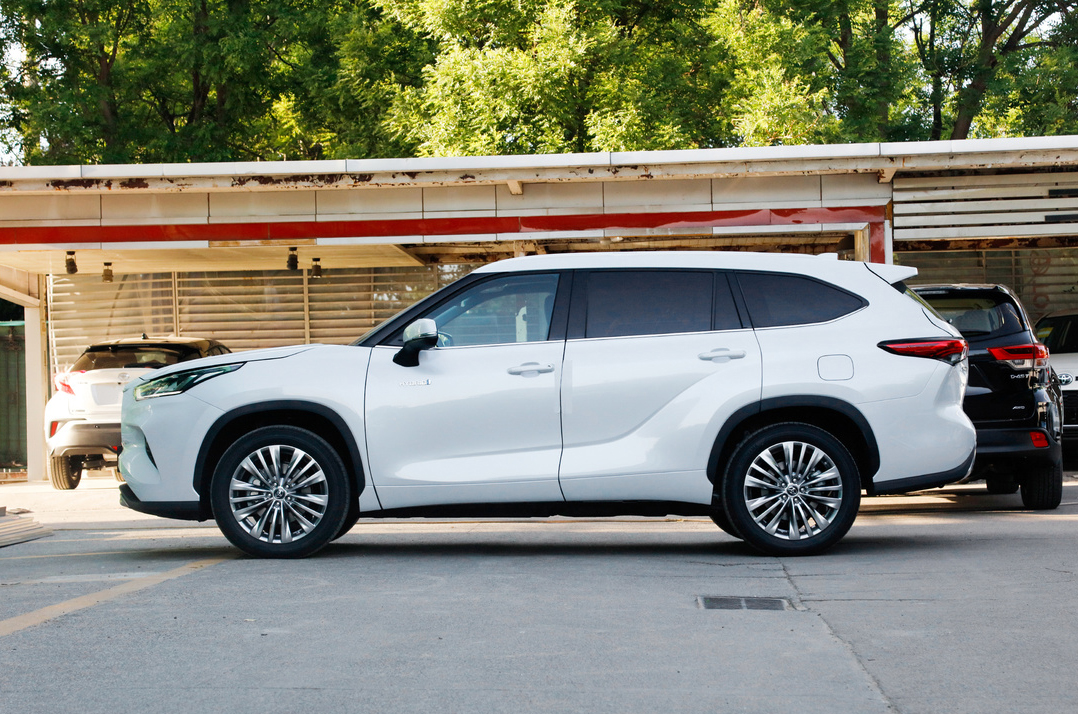 2019年汉兰达2.0t四驱7座丐版,丰田汉兰达3.5v6二手价格丐版