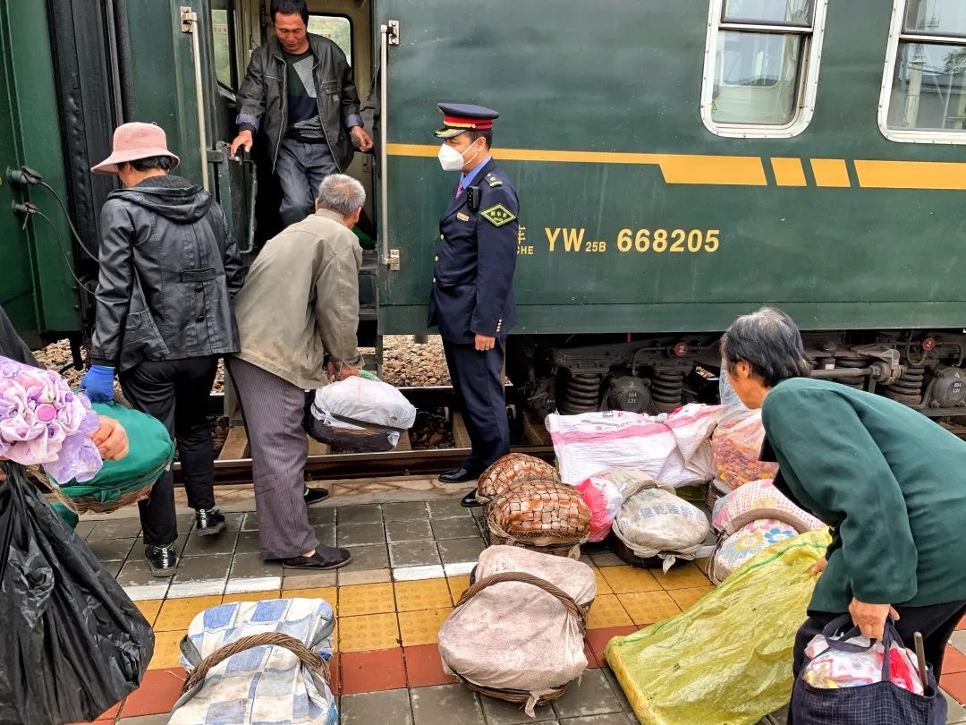 深度|京承线上“小慢车”，跑出老乡幸福路