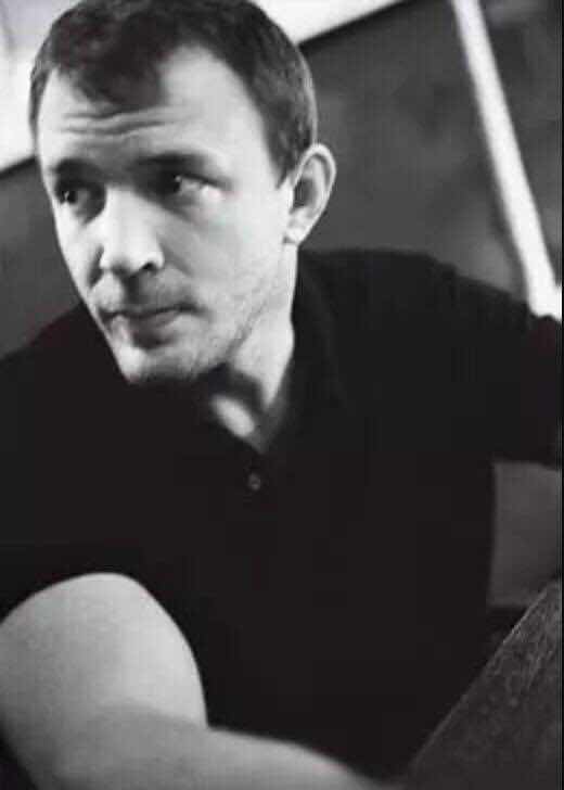 他年仅27岁,首次导演就拍出豆瓣9.1。二十年无人超越