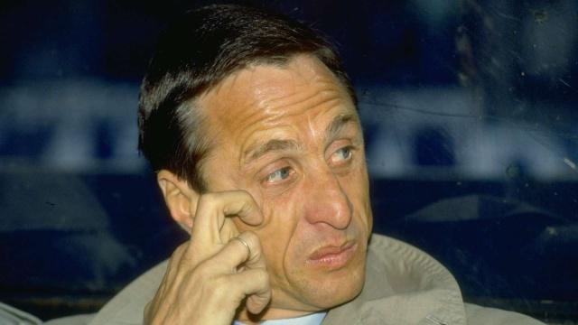 克鲁伊夫是巴萨队长吗,克鲁伊夫当过球员吗