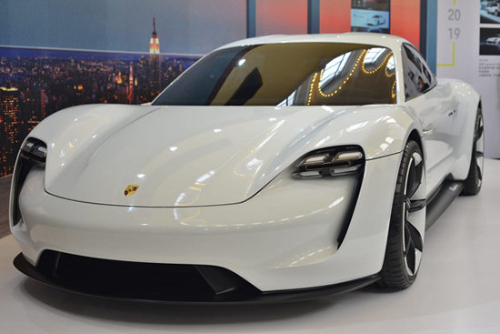 防爆玻璃贴膜贴里面还是贴外面好,单向透明玻璃贴膜贴里边还是外边