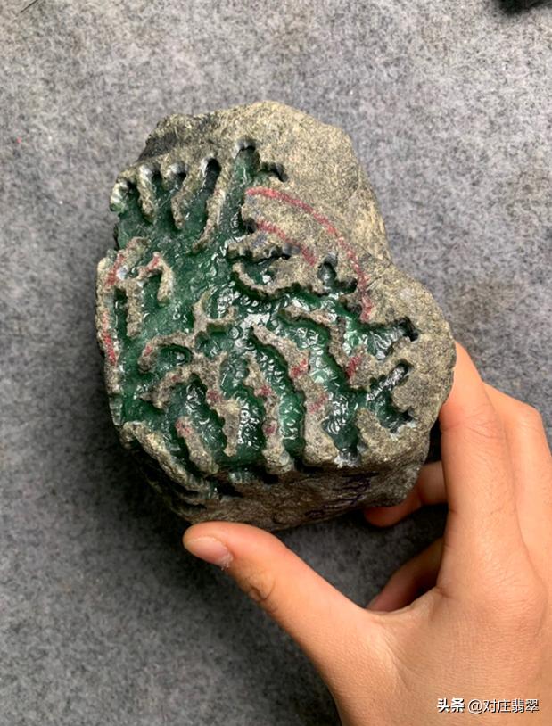 开窗过的翡翠原石值钱吗,开窗料翡翠原石作假多吗