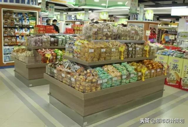 超市食品陈列摆放效果图,超市休闲食品创意陈列图片