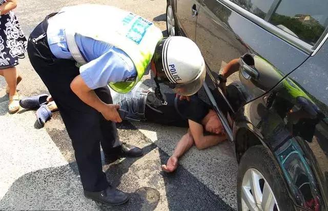 年度最佳碰瓷多亏了行车记录仪,碰瓷终结者比行车记录仪还好用