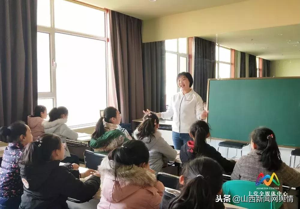 小主持人培训班视频直播,小主持人培训教程大全