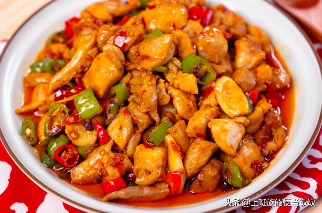 烧鸡公的鸡肉怎么做的那么入味,鸡肉最好吃的做法香辣