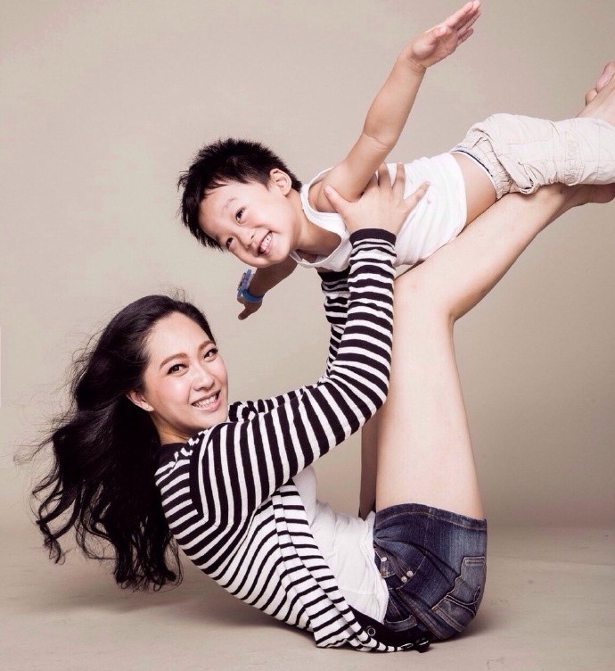 揭秘朱芳雨与现任妻子的恩爱秘密,朱芳雨三次婚姻