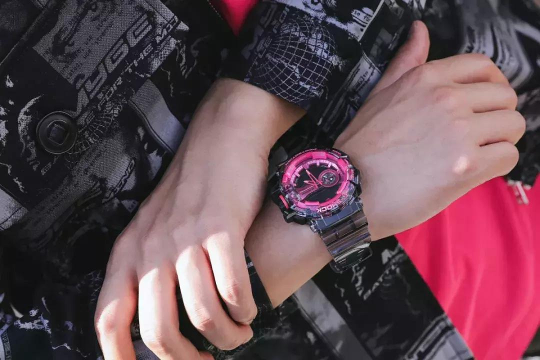 荷尔蒙最爆棚的手表,逆天荷尔蒙透明手表