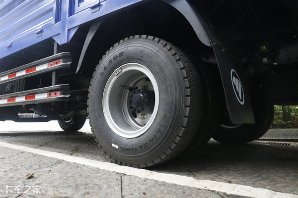 福田奥铃6.8米220马力,奥铃福康160马力8档变速箱