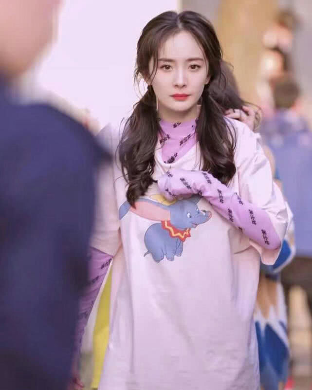 易烊千玺王俊凯王源代言,易烊千玺权志龙封面