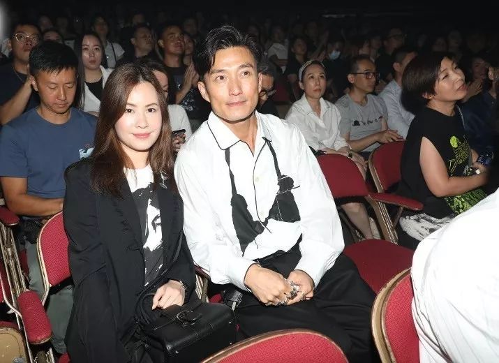 注册结婚！TVB力捧小生与交往五年女友修成正果：曾有过一段婚姻