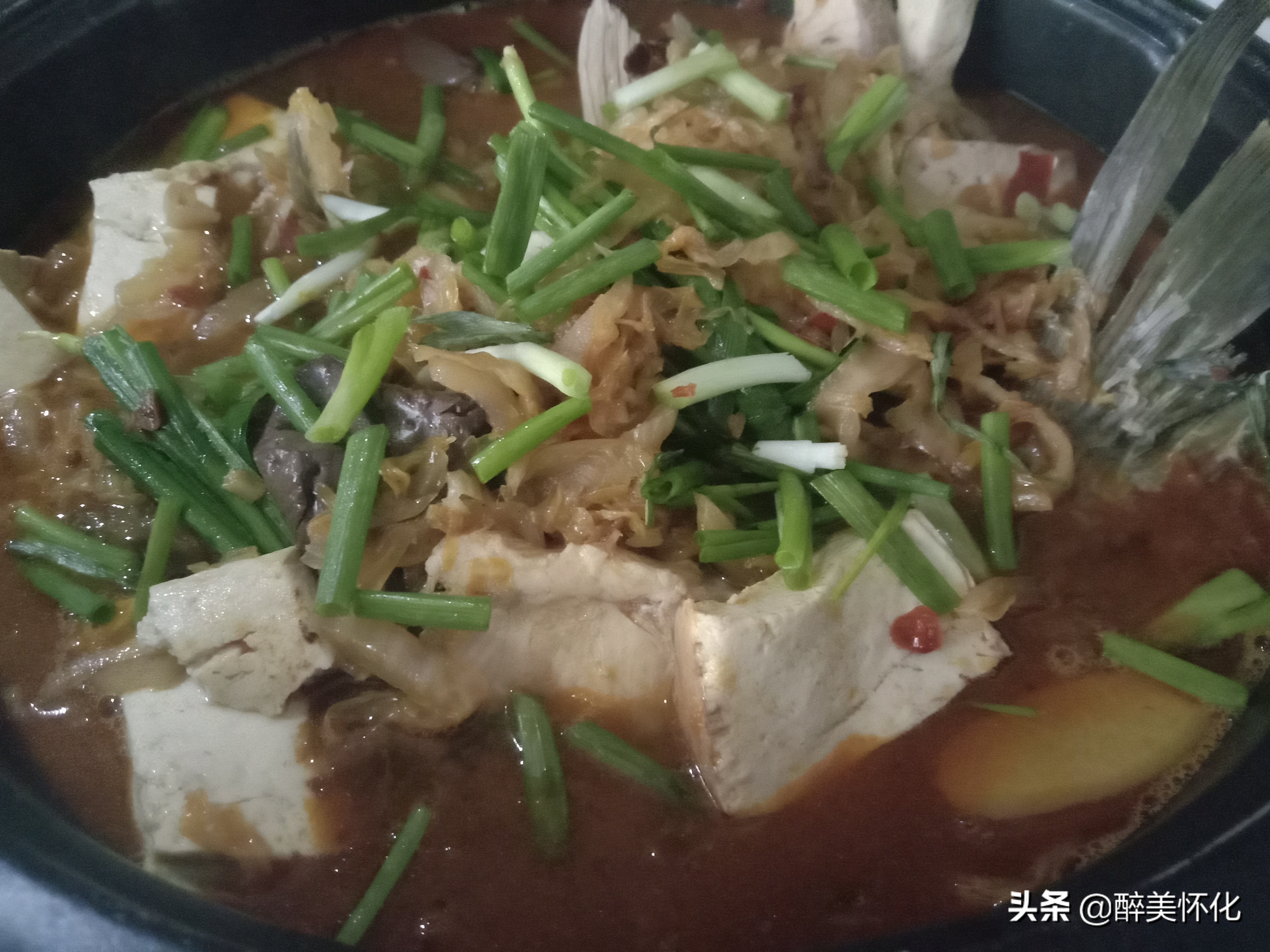 东北酸菜炖酸菜鱼,东北酸菜炖鱼豆腐最正宗的做法