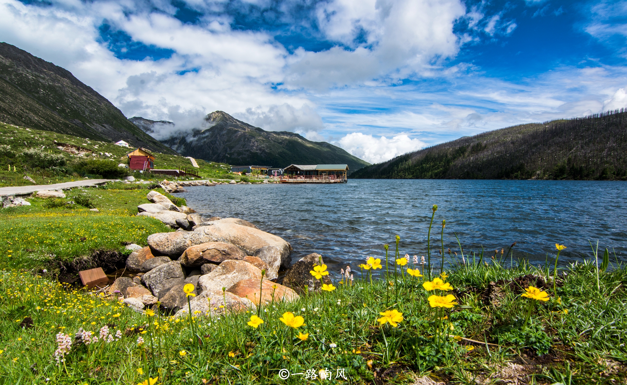 探寻四川甘孜自治州的神秘风光,甘孜州甲居藏寨风景