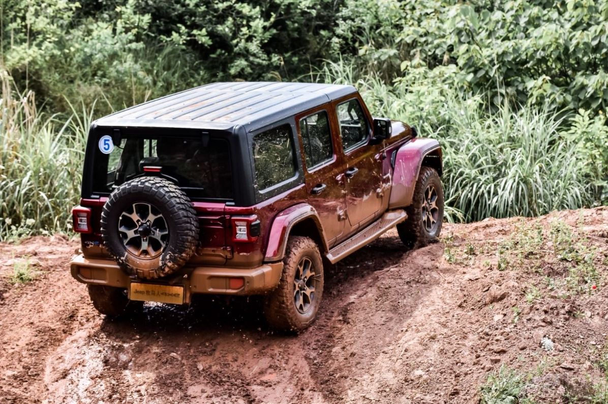 牧马人跑赛道用几驱,牧马人公路性能