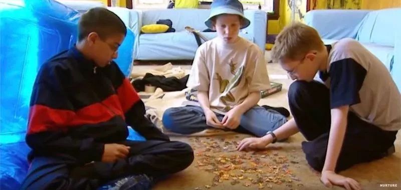 没有大人管的小孩子,没有大人管的孩子